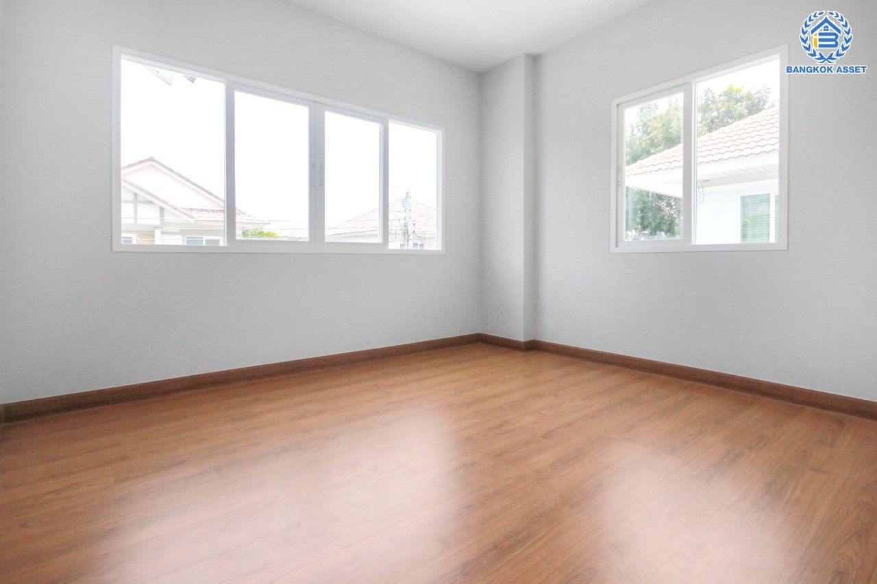 บ้านมือสองตกแต่งใหม่ แบรนด์ Property Perfect ม.เพอร์เฟคเพลส ติดถนนราชพฤกษ์ โซนใกล้สวนและทะเลสาบ เนื้อที่ 66 ตร.ว. ฟังก์ชัน 3 ห้องนอน 3 ห้องน้ำ จอดรถได้ 2 คัน บนทำเลติดถนนราชพฤกษ์ ใกล้วงเวียนพระราม5 และรถไฟฟ้า "สถานีบางรักน้อยท่าอิฐ"